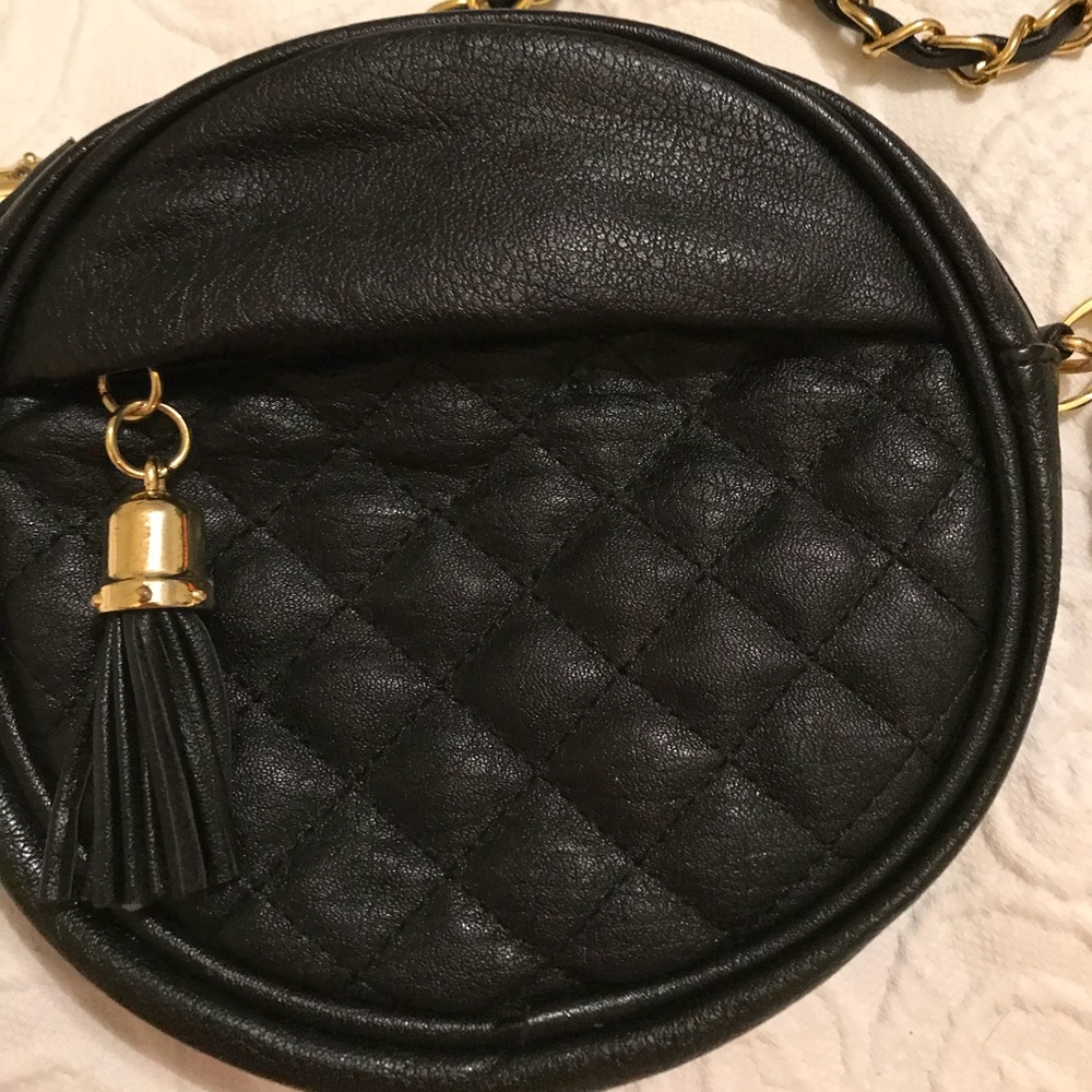 Urban Expressions round purse. Black